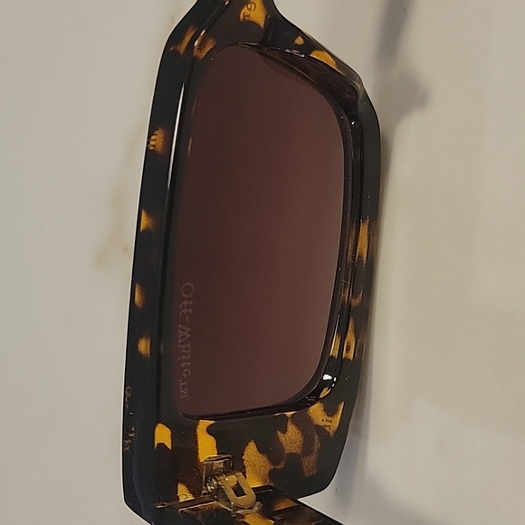 Off-White Brown Tortoise Sunglasses - Picture 3 of 8
